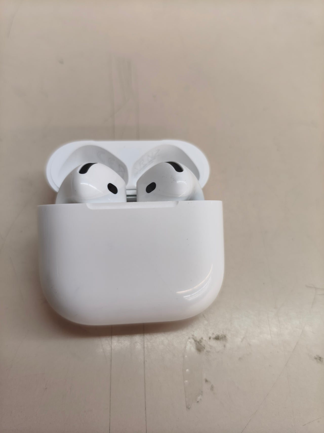 Apple AirPods 4, Bluetooth, Audio Espacial, USB-C, hasta 24 h