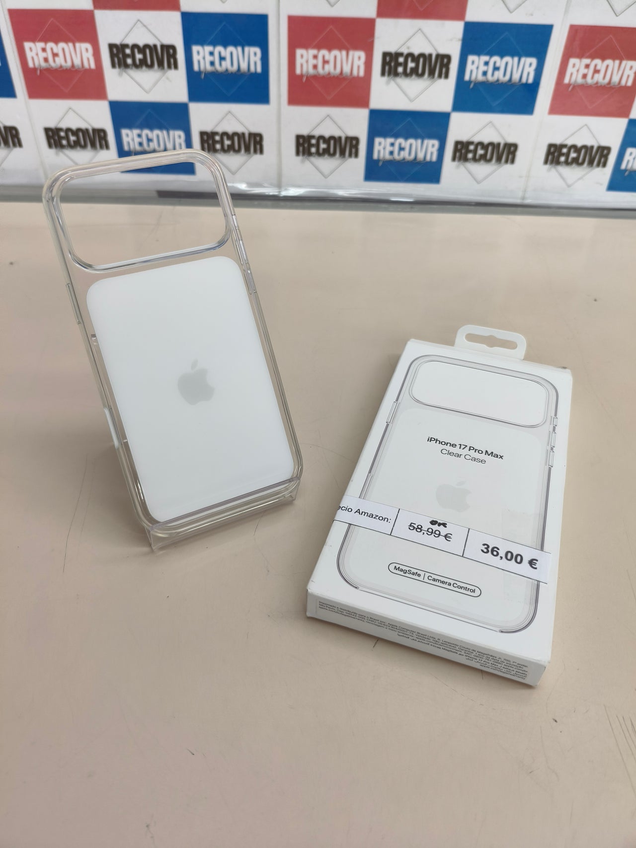 Funda transparente Apple con MagSafe para iPhone 17 Pro Max.