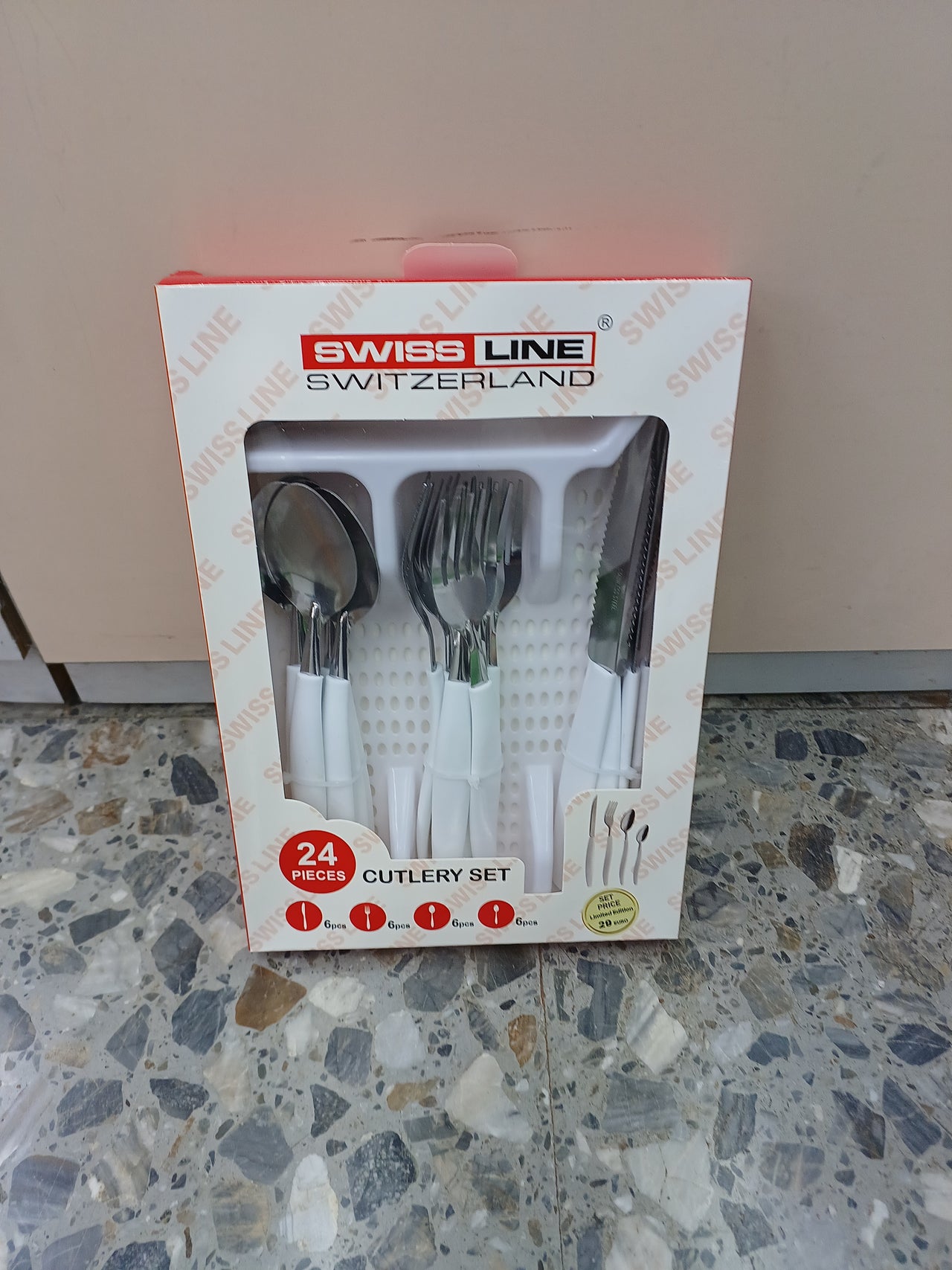 Set de 24 Cubiertos, 6 Cuchillos, 6 tenedores, 6 cucharas, 6 cucharillas SWISSLINE