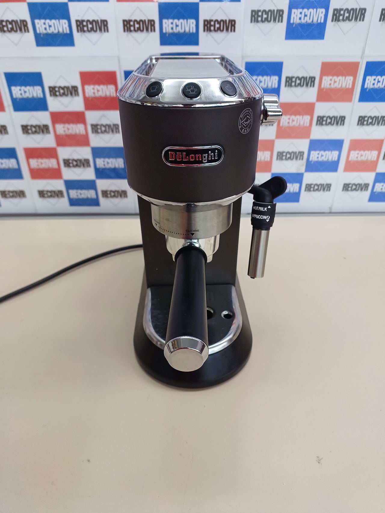 Cafetera Espresso De'Longhi Dedica EC685.BK