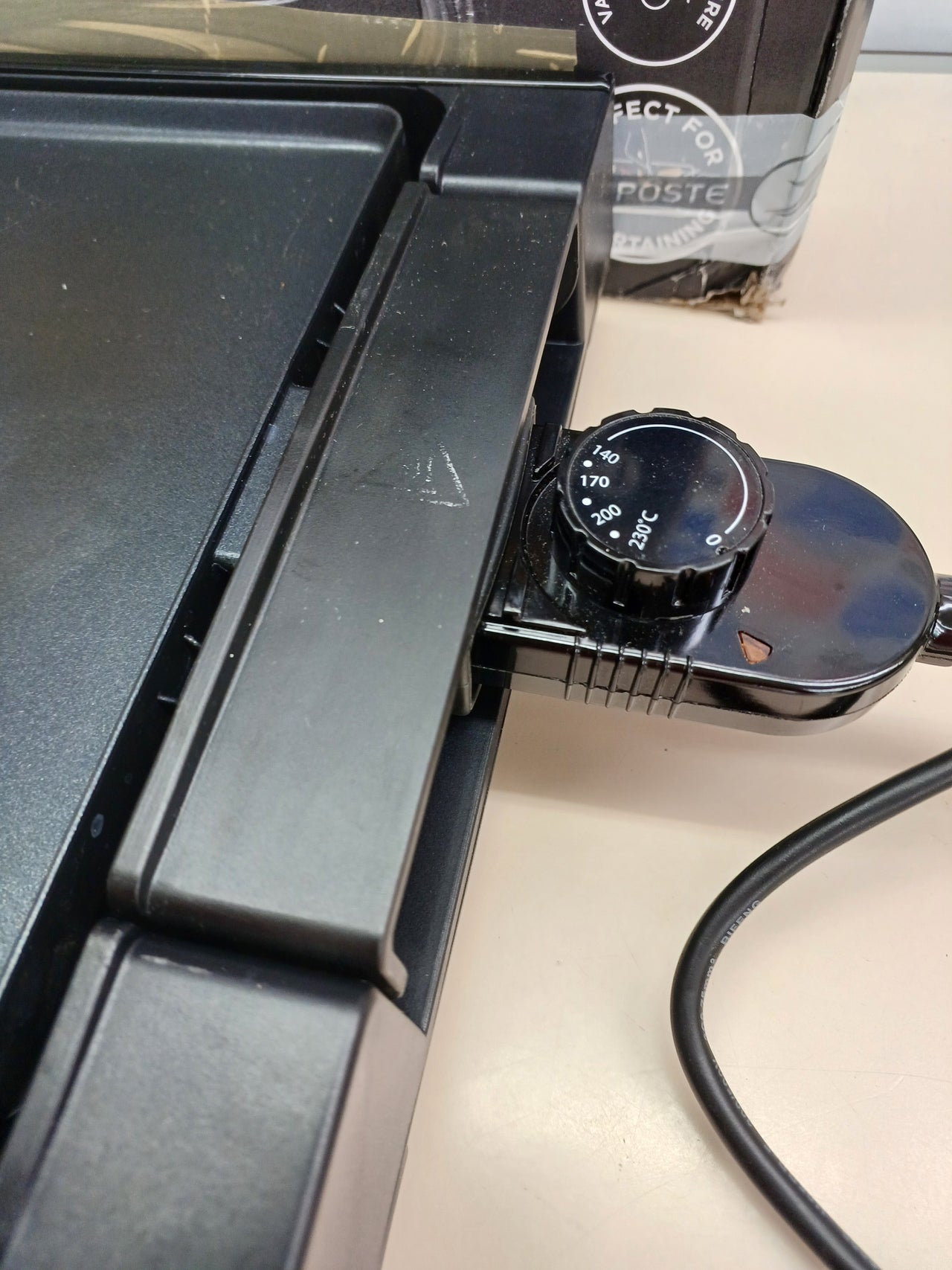 Plancha eléctrica 2400W lavavajillasband Russell Hobbs