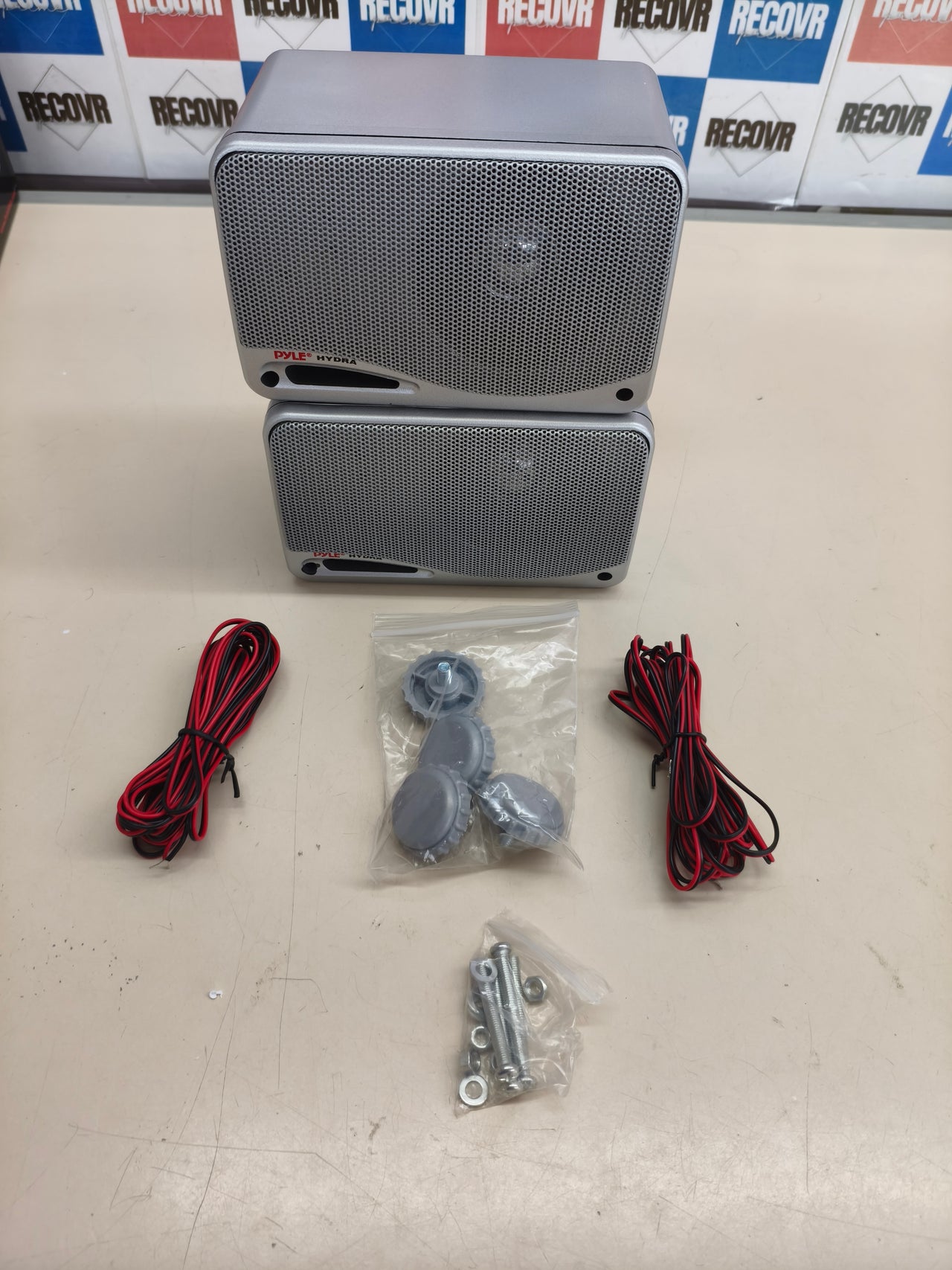 Altavoz exterior compacto de 3,5 pulgadas, resistente al agua.
