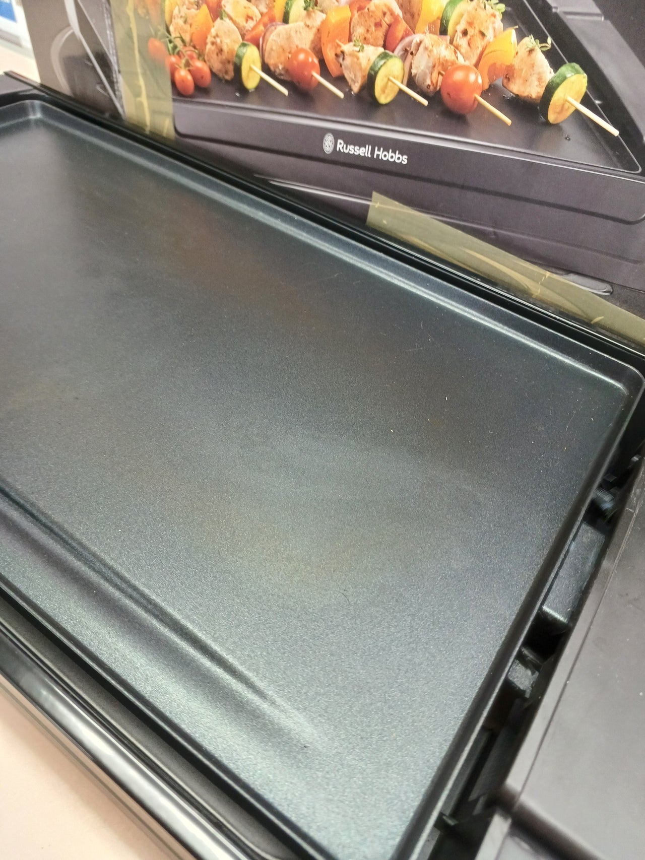 Plancha eléctrica 2400W lavavajillasband Russell Hobbs
