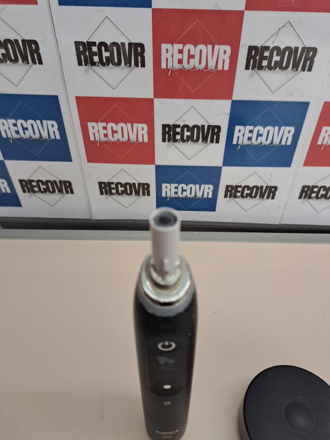 Cepillo eléctrico Oral-B iO 10 con estuche cargador inteligente
