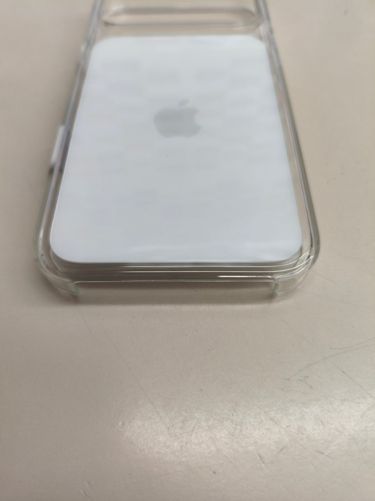 Funda transparente Apple con MagSafe para iPhone 17 Pro Max.