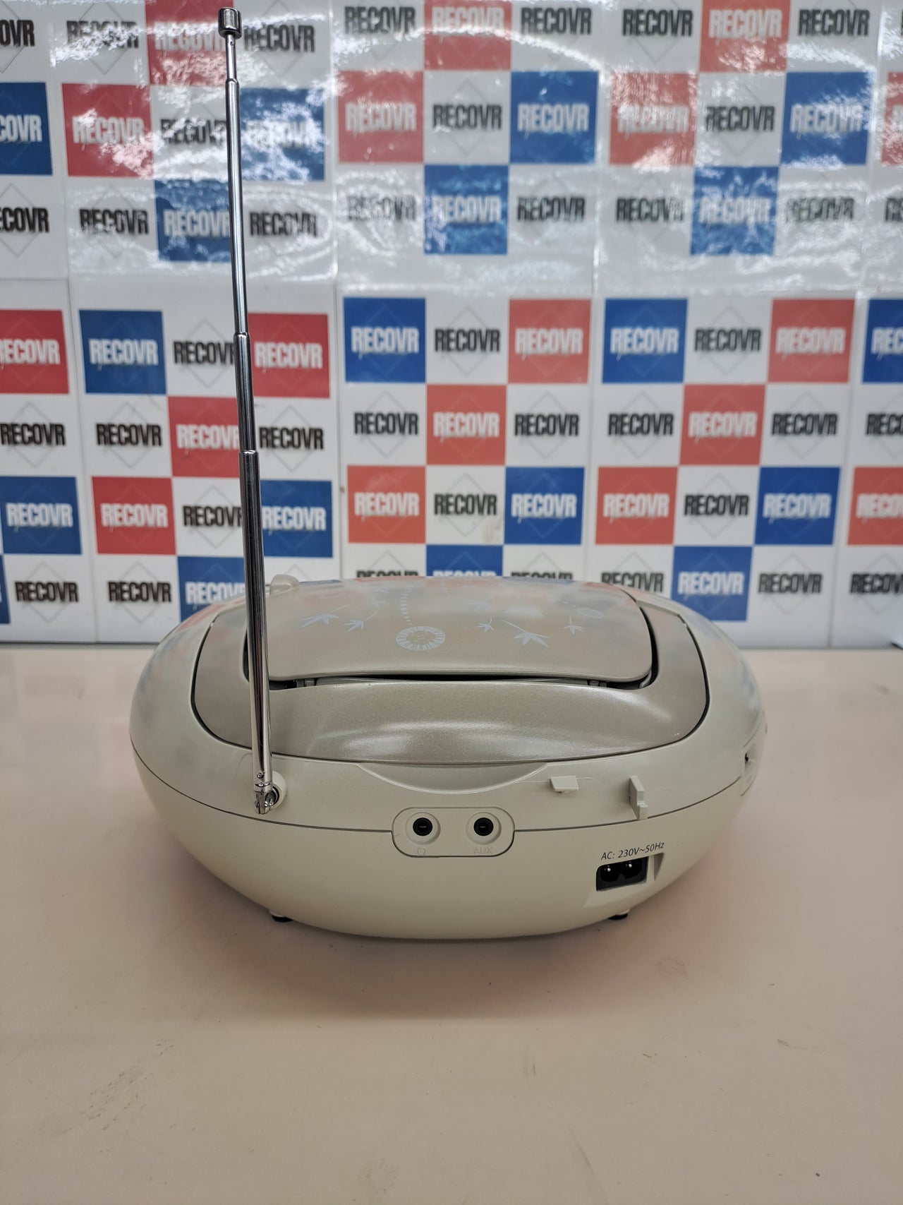Reproductor de CD portátil con radio FM y USB