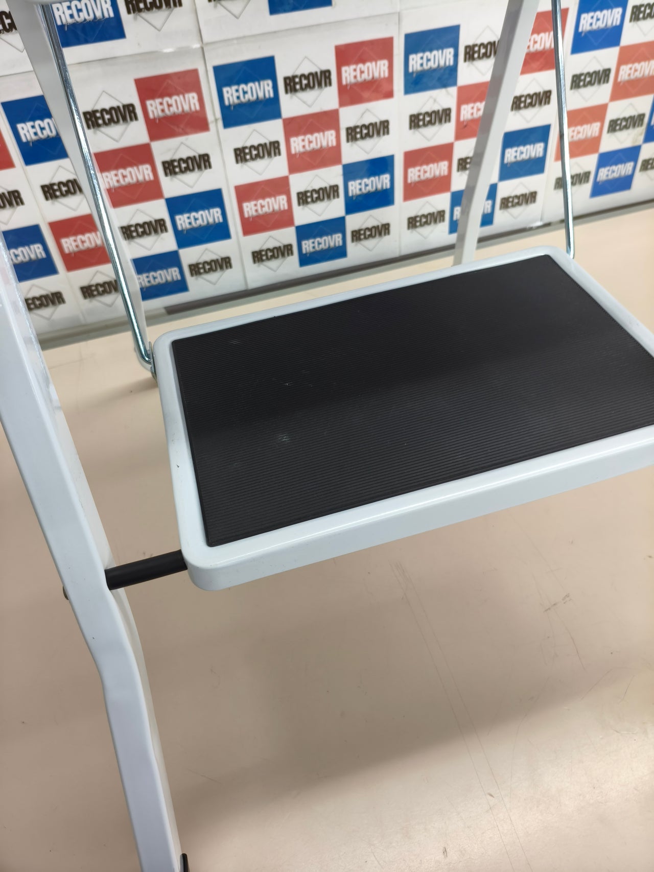 Escalera de tijera SONGMICS 2 peldaños plegable blanca carga 150 kg