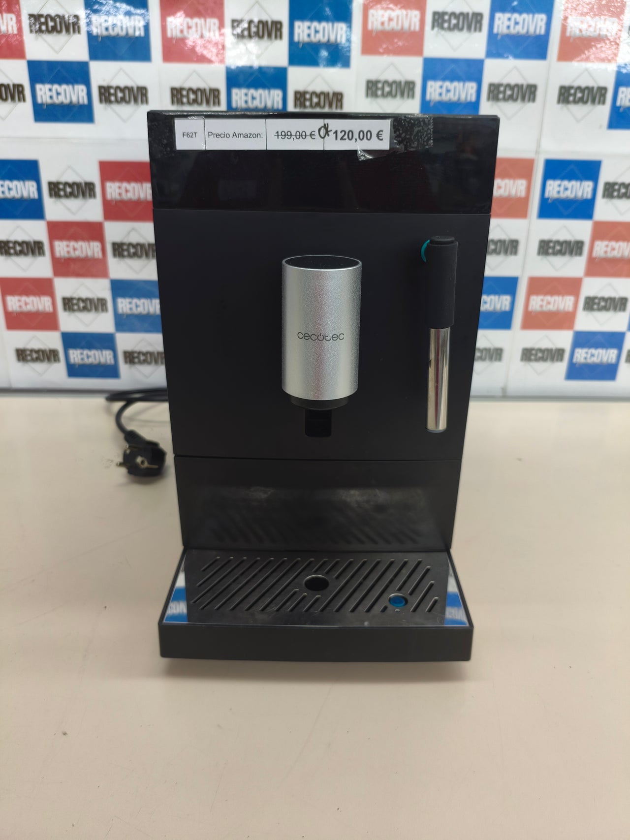 Cafetera superautomática Cecotec Cremmaet Compact Steam con molinillo y vaporizador