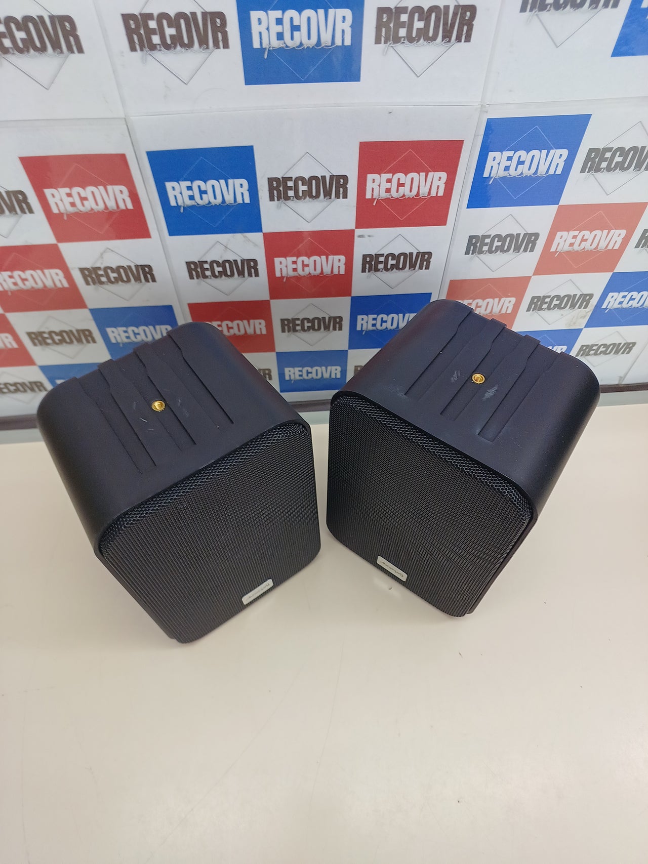 Altavoces estantería HiFi negros con soportes Audibax PR-42