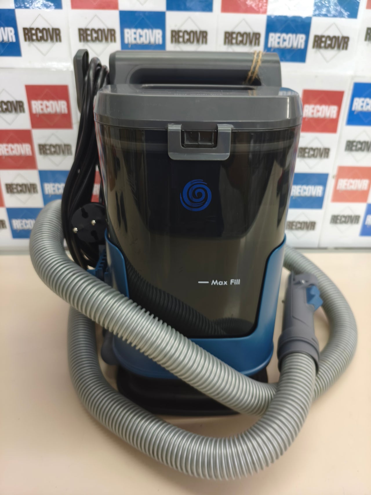 Limpiador de tapicerías y alfombras Vacmaster 500W multisuperficie