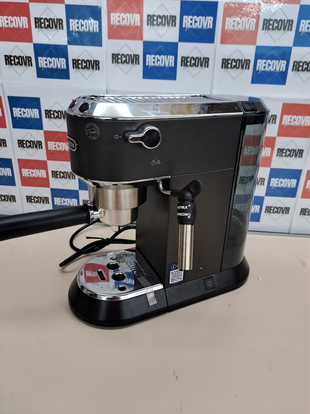 Cafetera espresso De'Longhi Dedica negra para café molido y monodosis