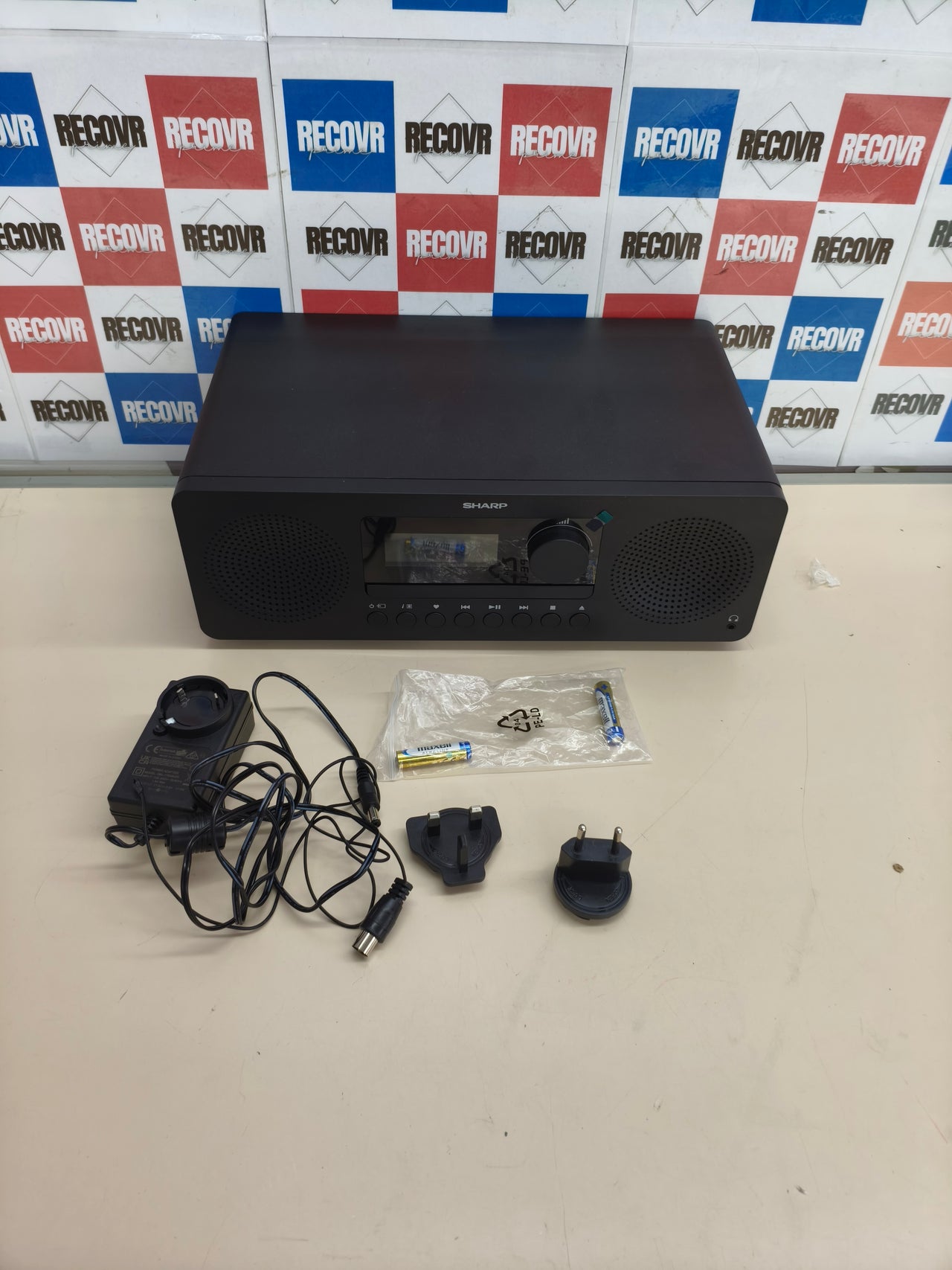 Sistema de sonido Sharp Tokyo con DAB+, Bluetooth y CD 60W negro