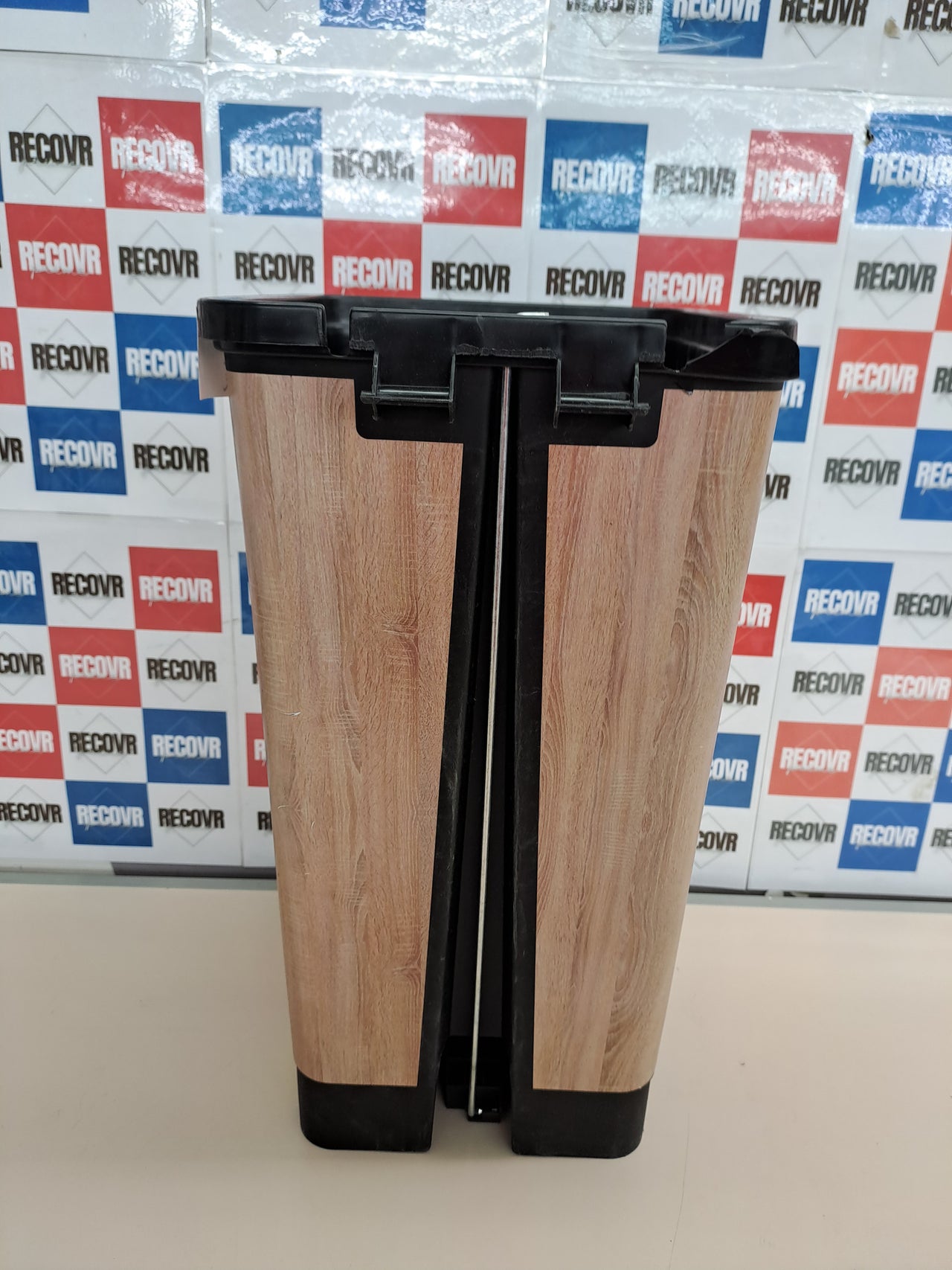 Cubo basura 25L pedal compacto plástico BPA Tatay