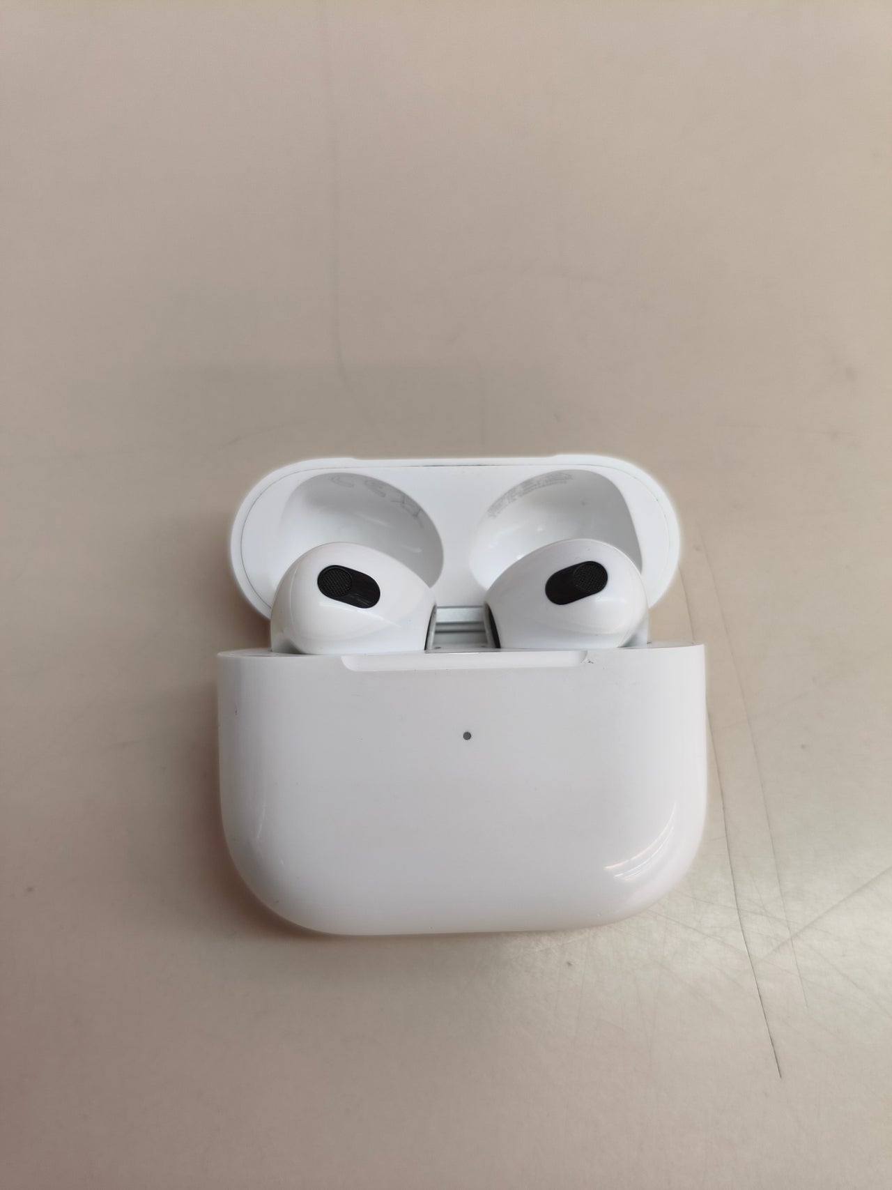 Apple AirPods 3.ª generación, estuche de carga Lightning