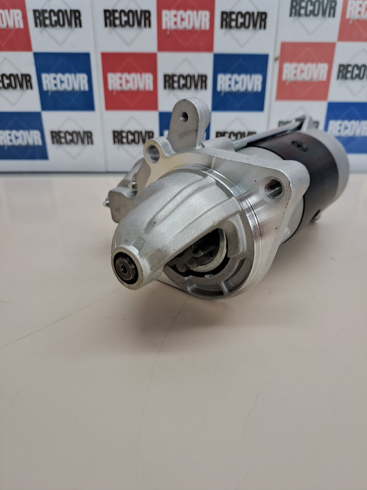 Motor de arranque 12V 1.8kW HELLA