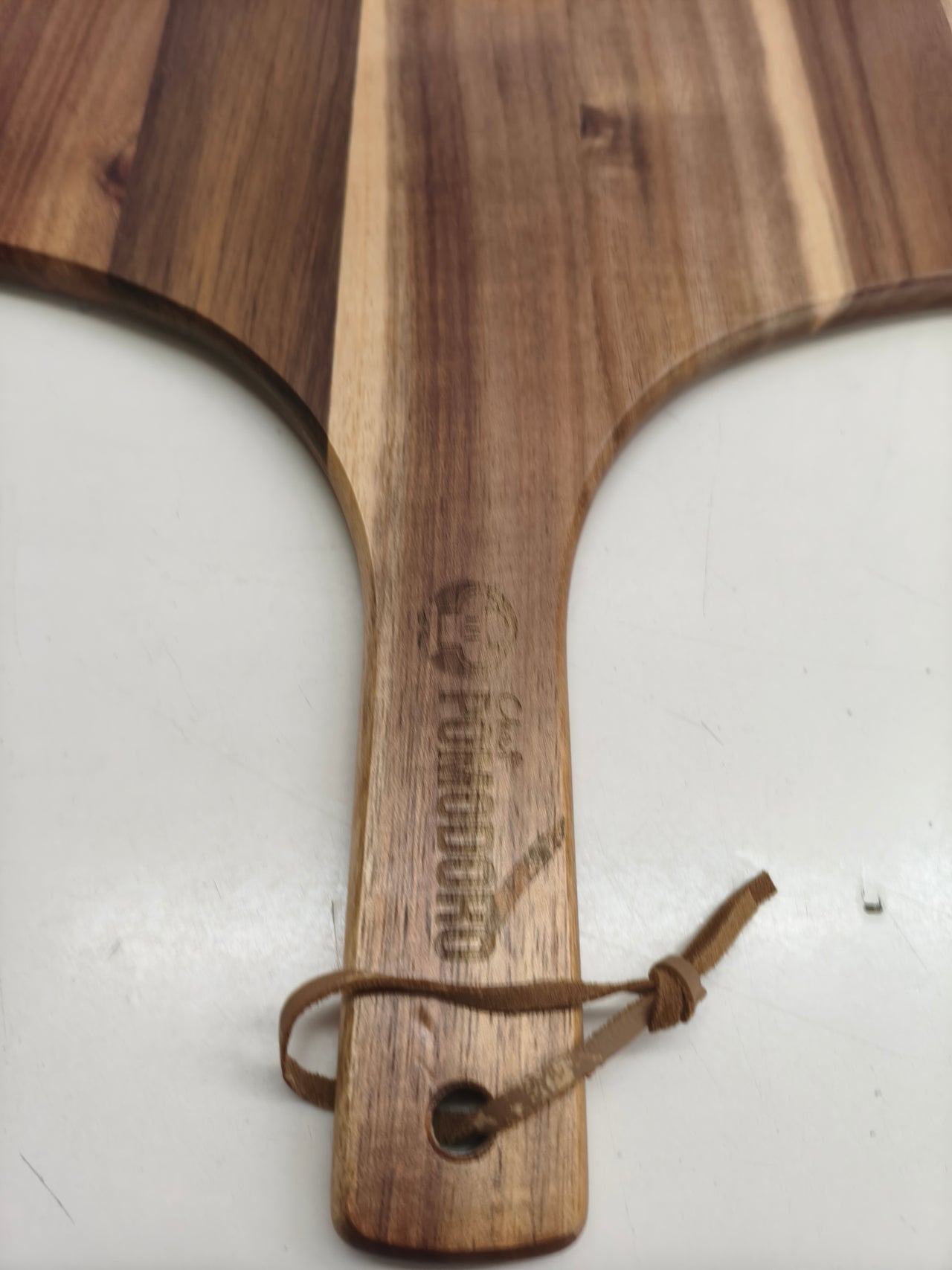 Pala para pizza Chef Pomodoro 35,5 cm de madera de acacia para horno