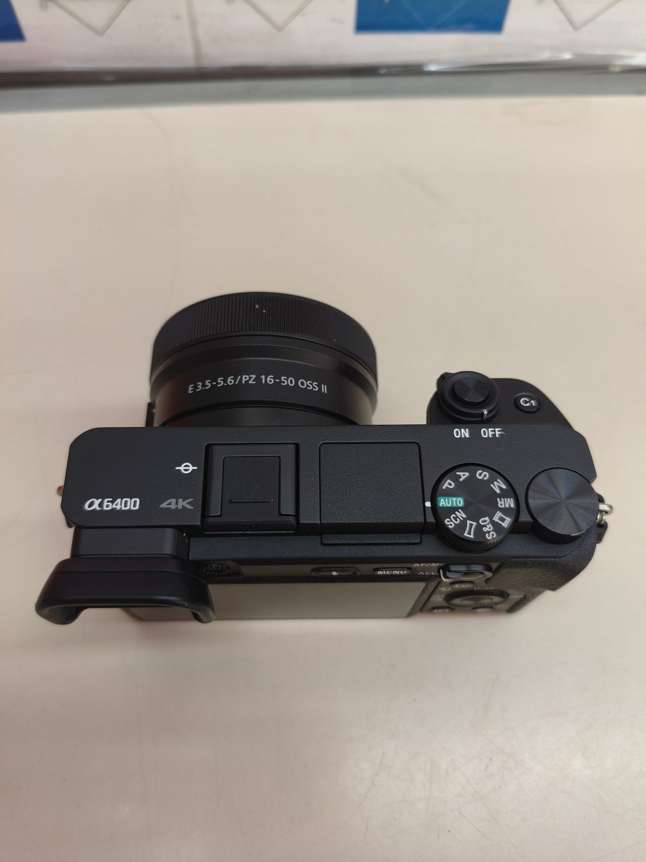 Sony Alpha 6400 vídeo 4K, pantalla abatible