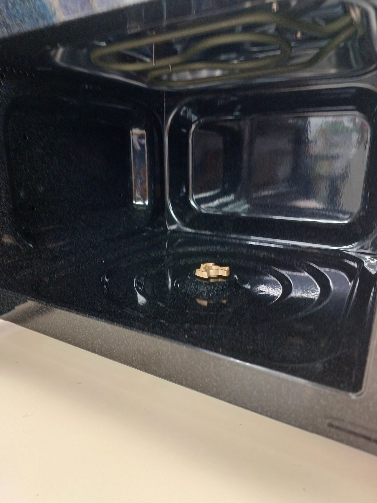 Microondas Digital con Grill Aiwa 20L capacidad 700W, 800W Grill AMW-202DG/BK