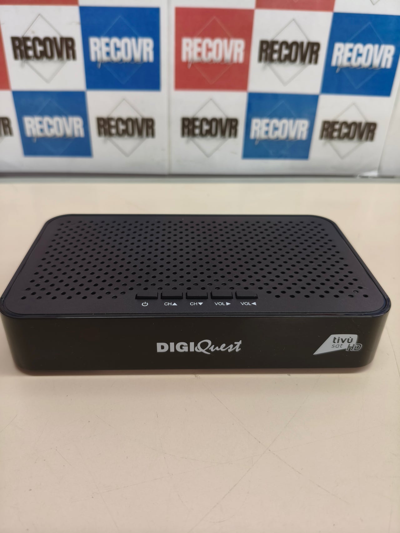 Decodificador DIGIQUEST Tivùsat Q10 HD con Zona DAZN.