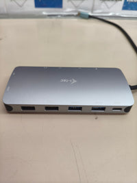 Dock USB-C para portátil con soporte para 3 pantallas