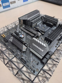 Ryzen placa base MSI MAG B550 Tomahawk AMD  AM4