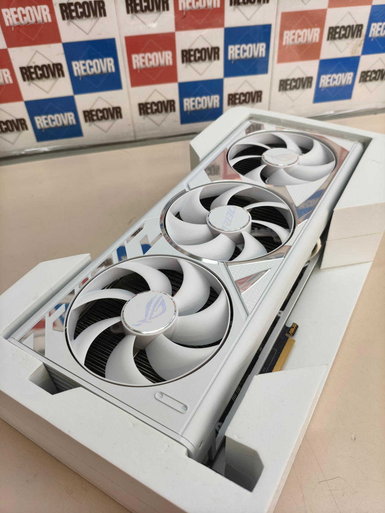 ASUS ROG Strix RTX 4090 Blanco OC, 24 GB GDDR6X