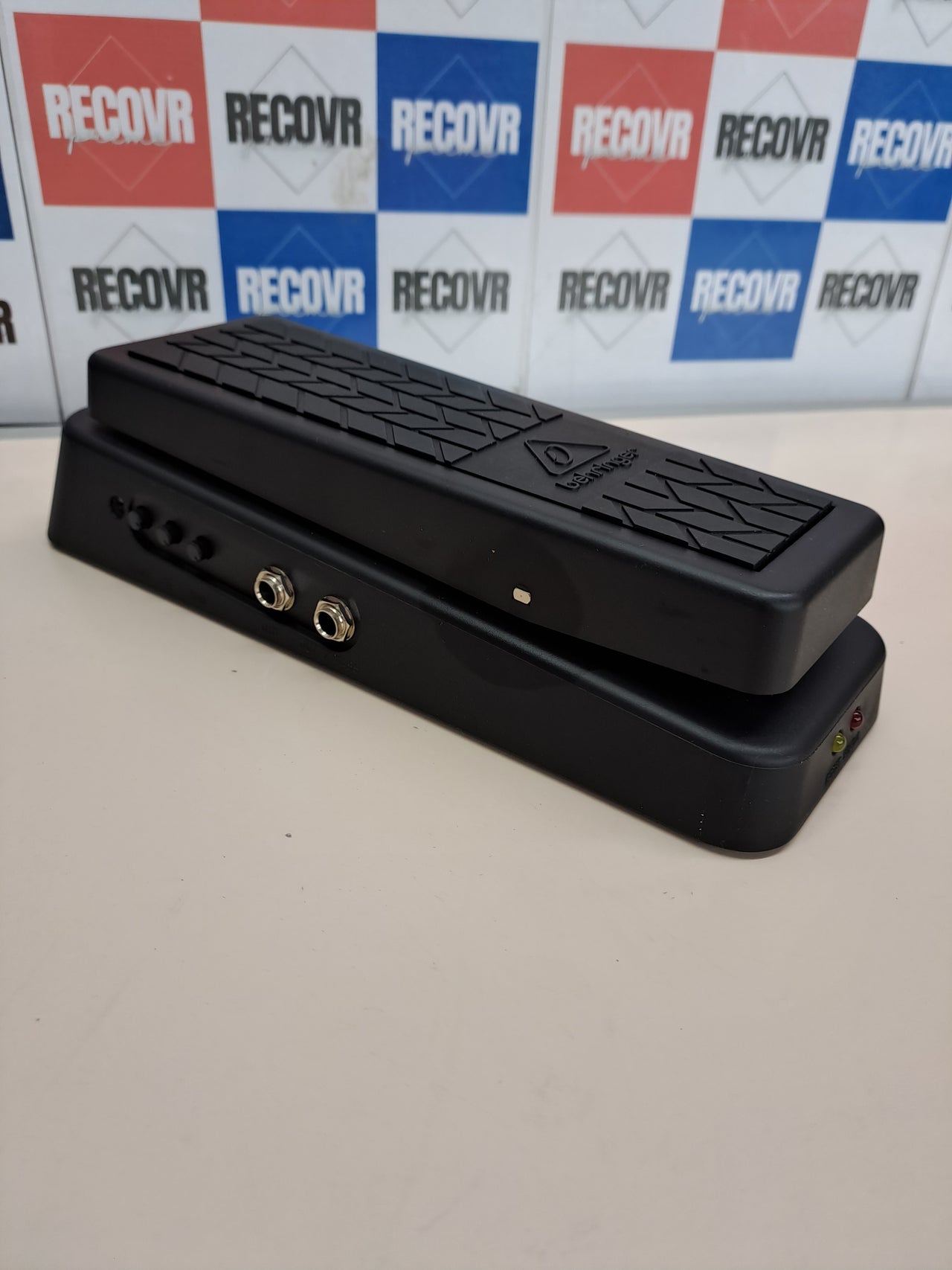 Pedal HELLBABE óptico ajustable con boost para guitarra y bajo