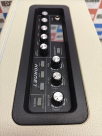 Amplificador guitarra 15W Mooer Hornet blanco