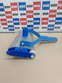 Limpiafondos Manual QP 500340C – Metálico, Cepillo de Nylon, 4 Ruedas, Fijación Clip (Ancho 335 mm)