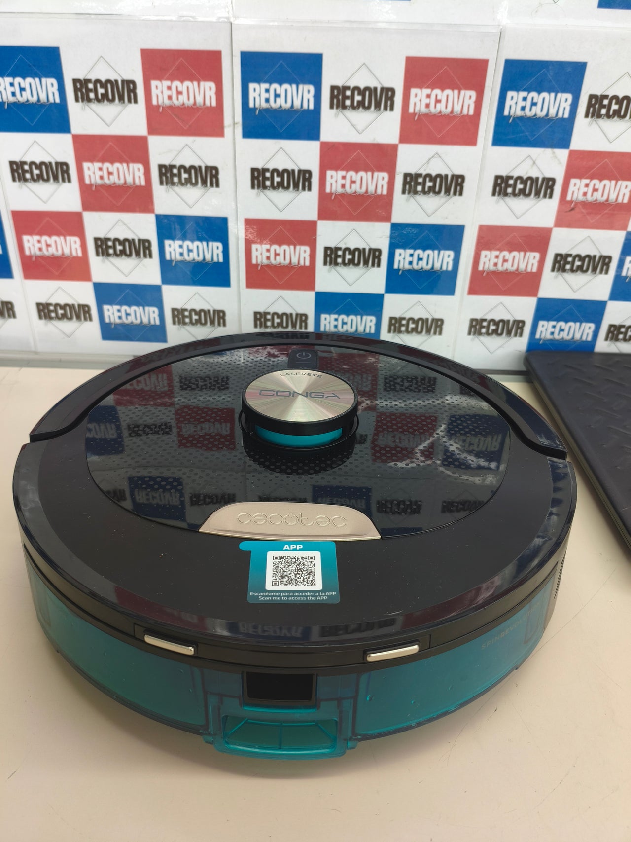 Robot aspirador Cecotec Conga M100 X-Treme con IA y mopas giratorias 20000Pa