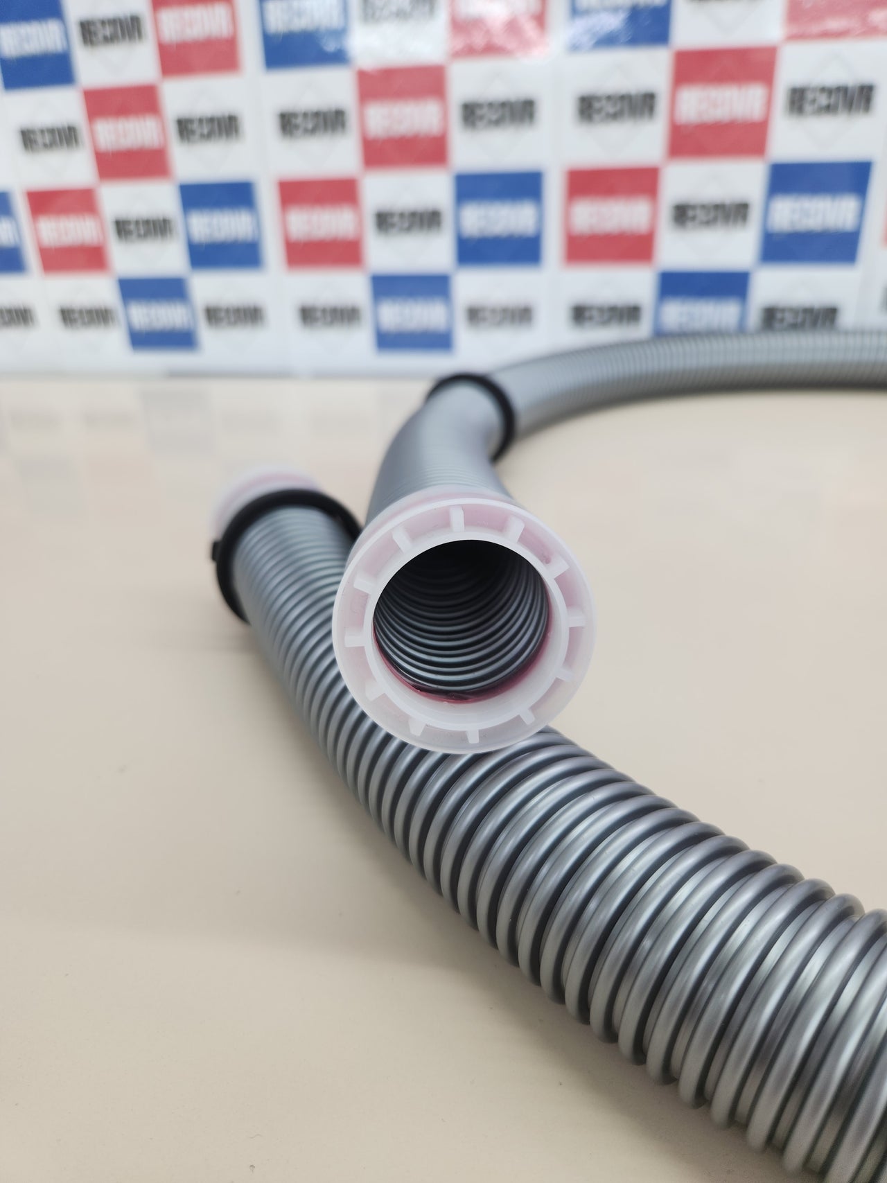 Menalux FL180 - Manguera Plástico flexible universal, Longitud 1.80 m, Gris