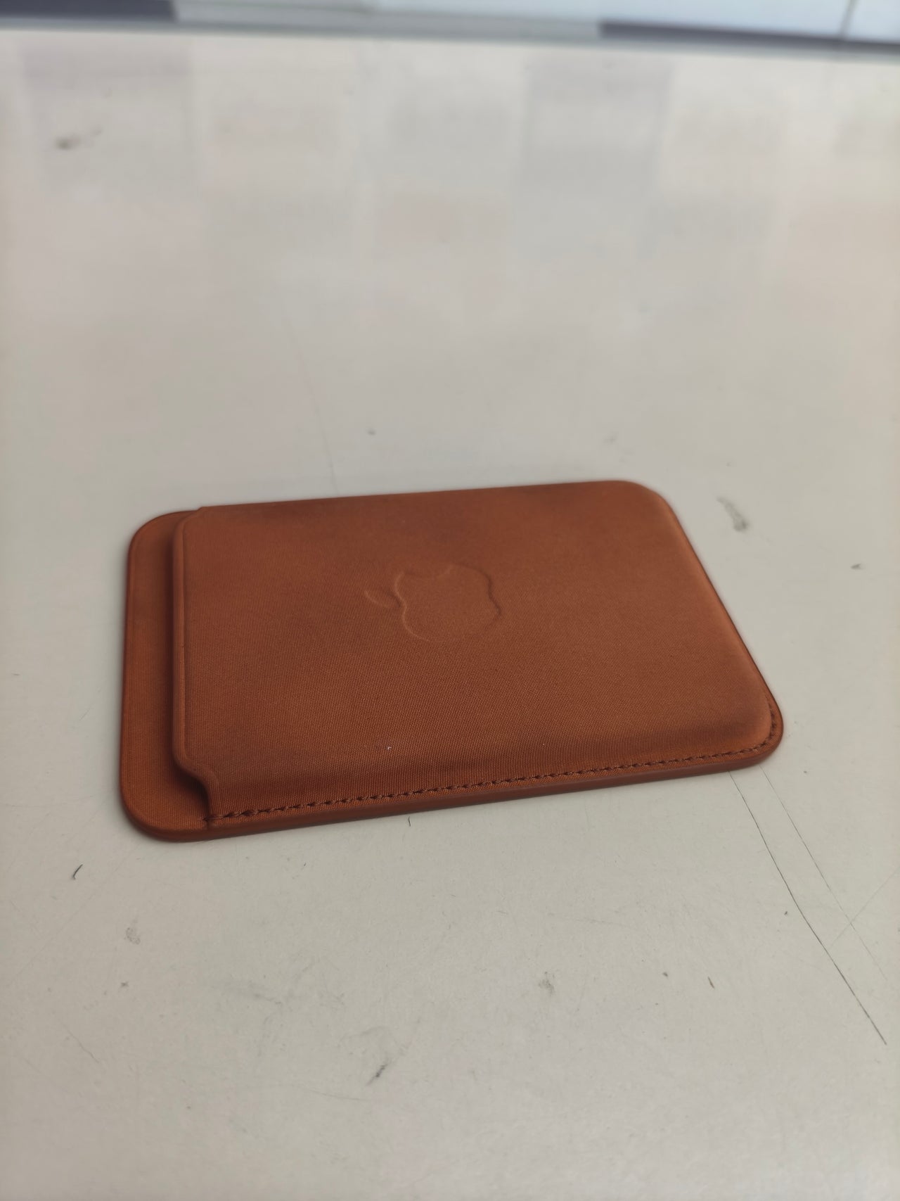 Cartera Apple de trenzado fino con MagSafe para iPhone,