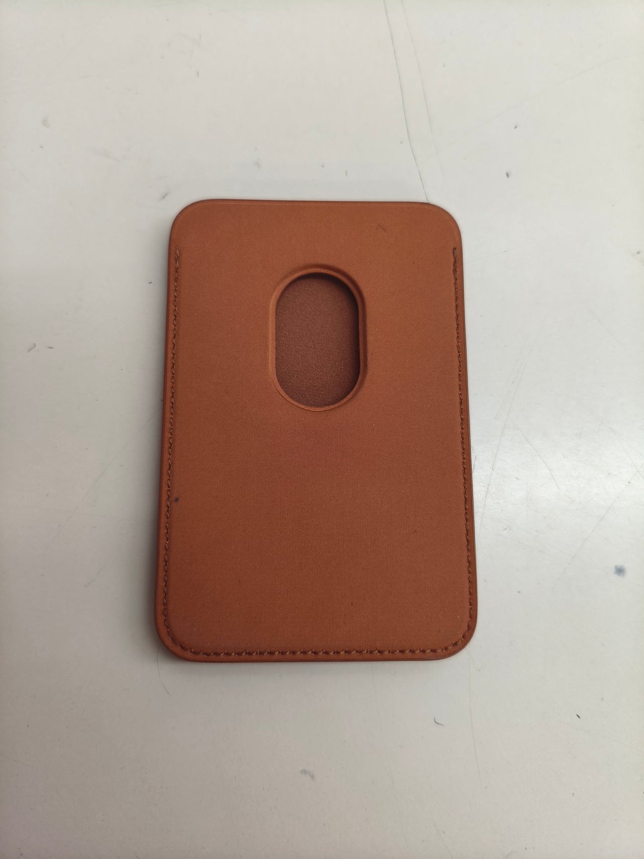 Cartera Apple de trenzado fino con MagSafe para iPhone,