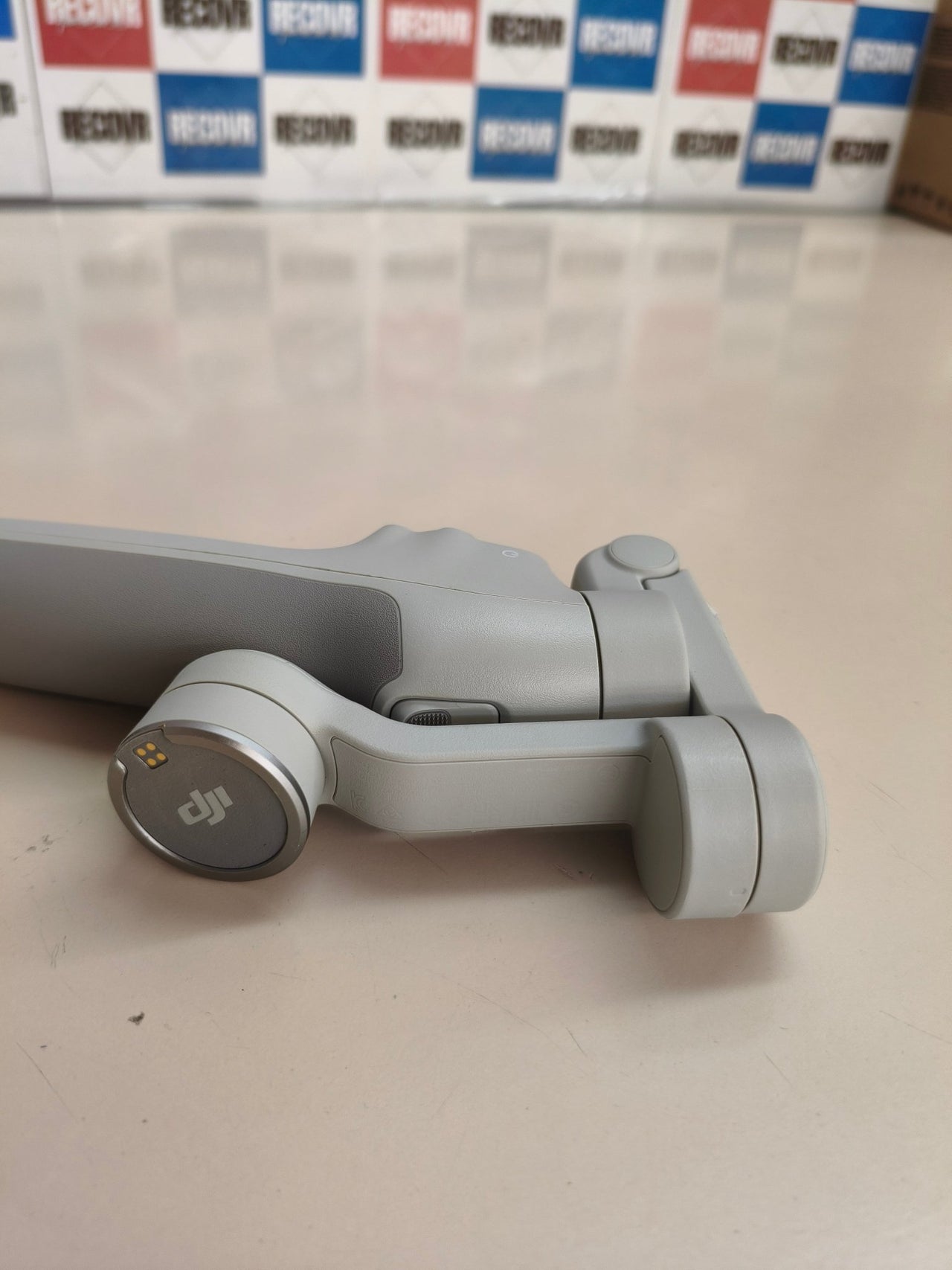 DJI Osmo Mobile 7, gimbal 3 ejes para móvil