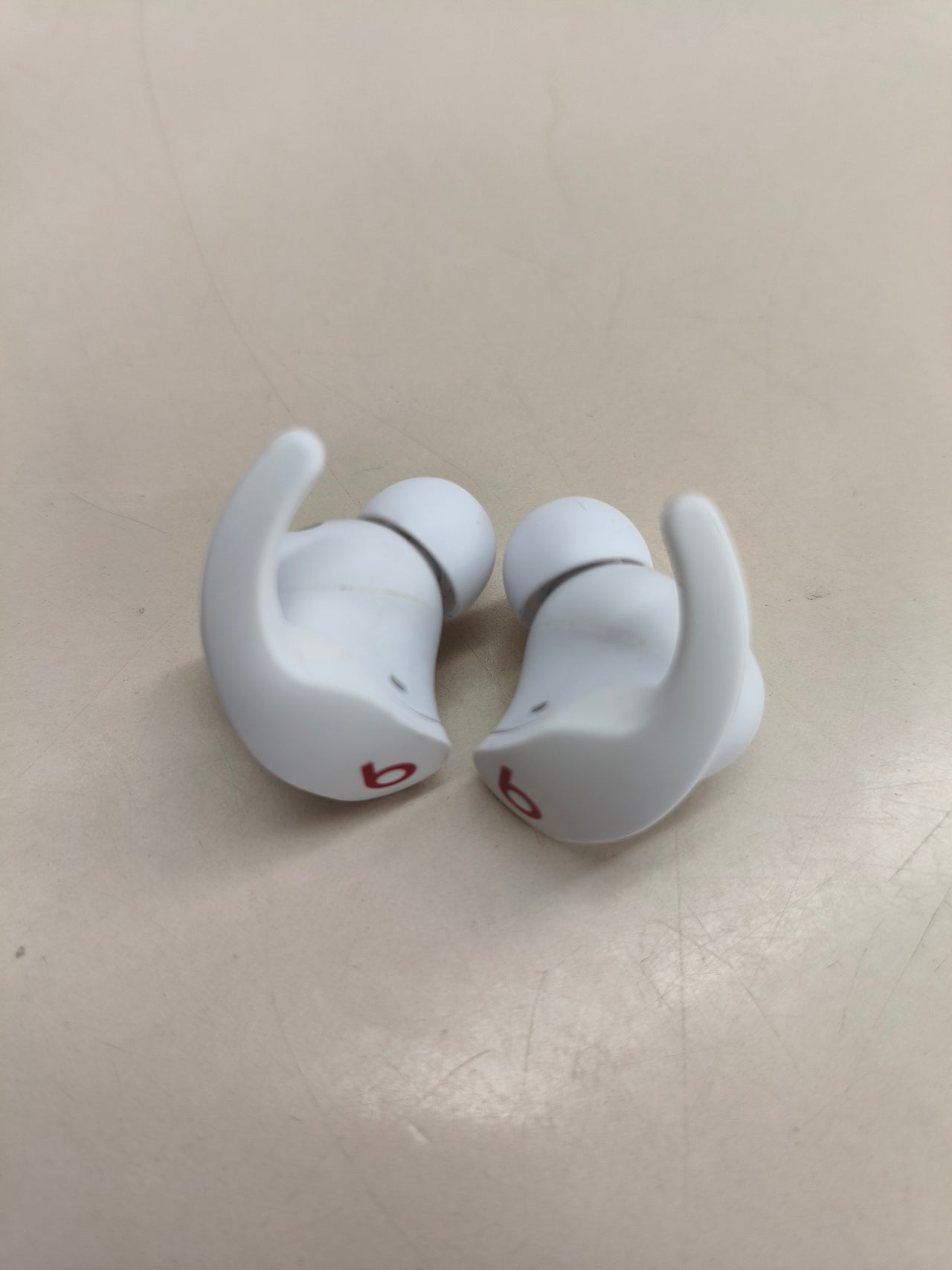 Beats Fit Pro auriculares inalámbricos con cancelación de ruido blancos
