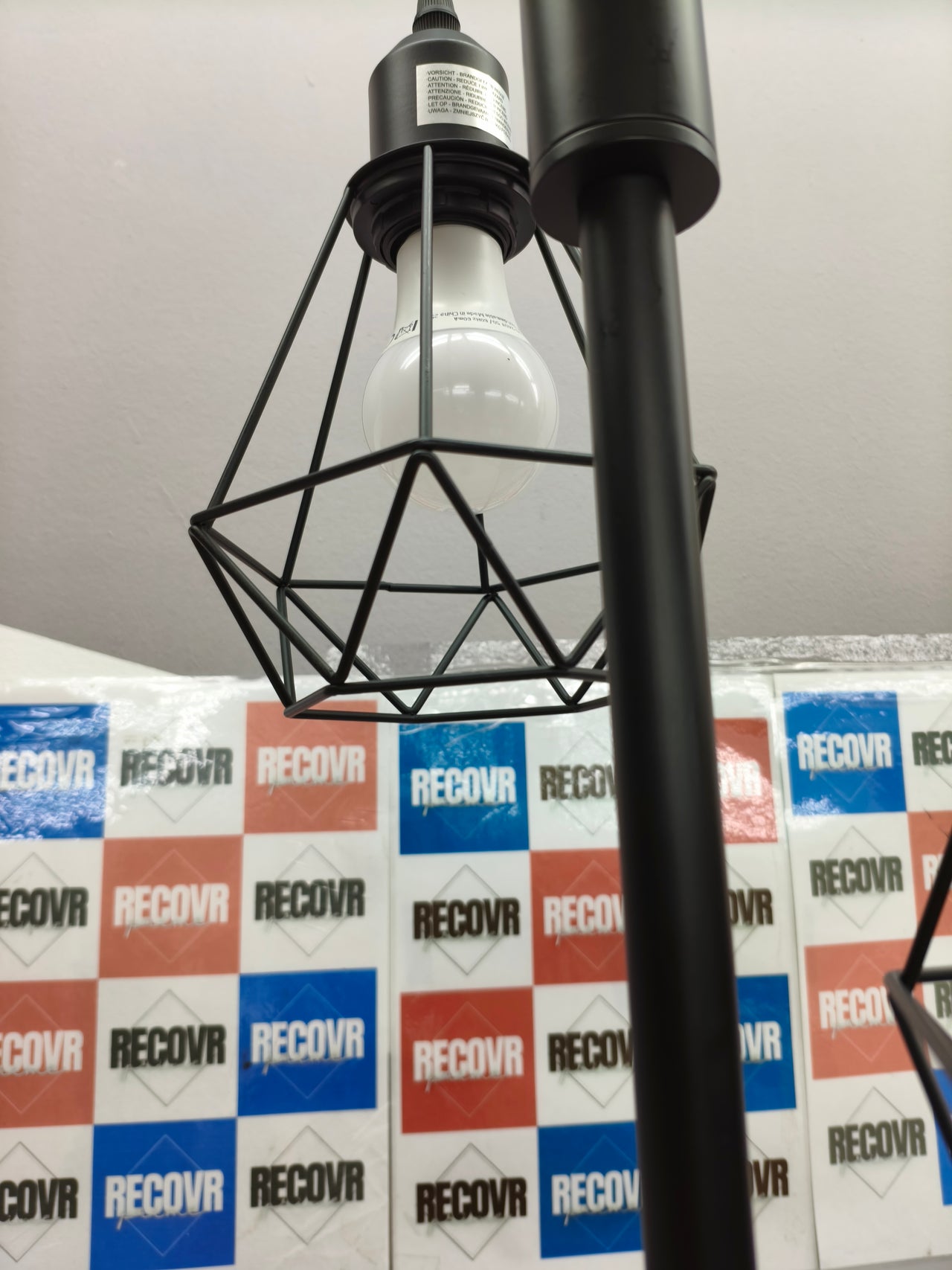 Lámpara de pie LED regulable EDISHINE con 3 luces E27 diseño industrial negro