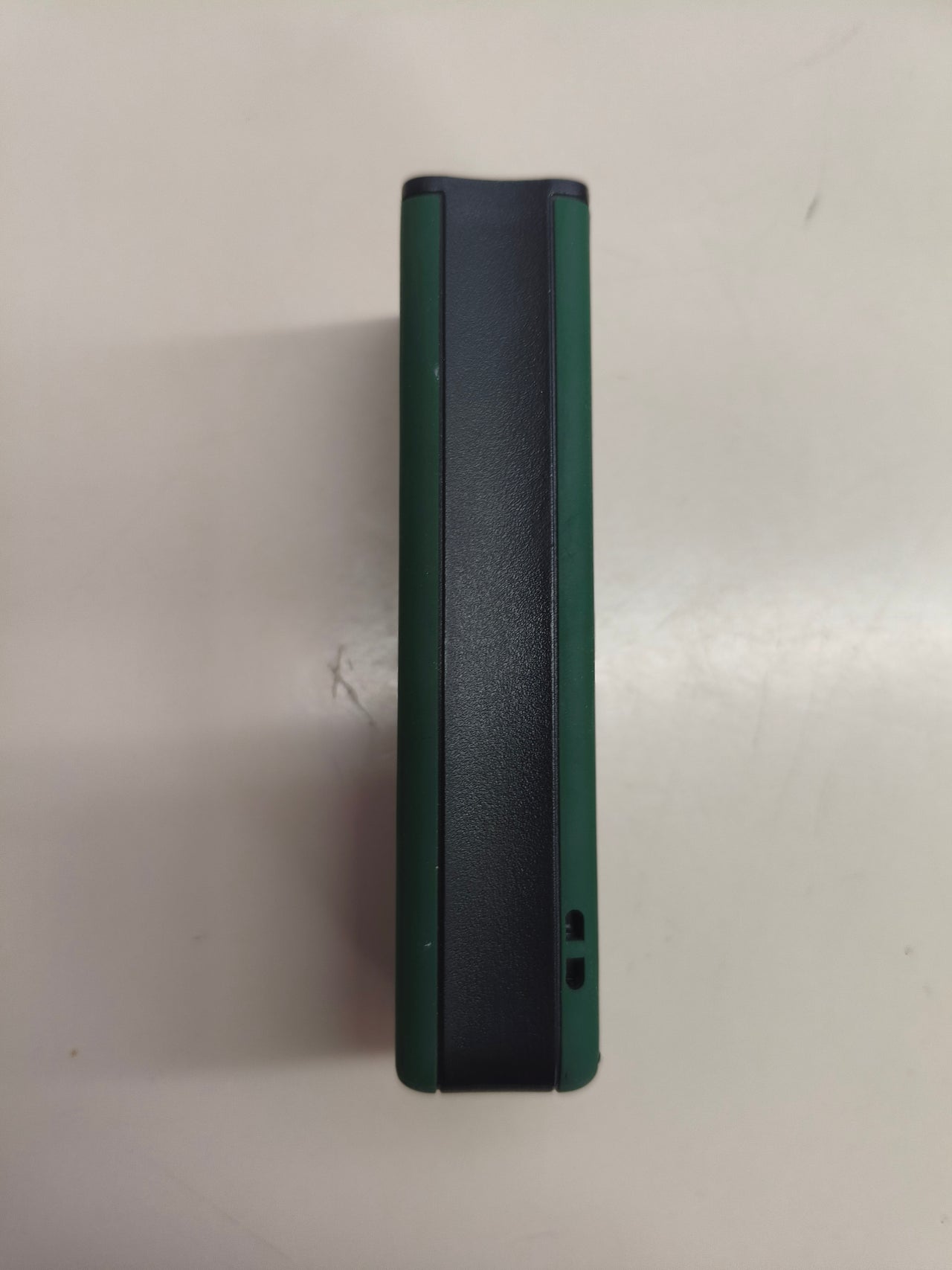 Medidor láser Bosch Zamo 4.ª generación con medición hasta 25 m y carga USB-C®