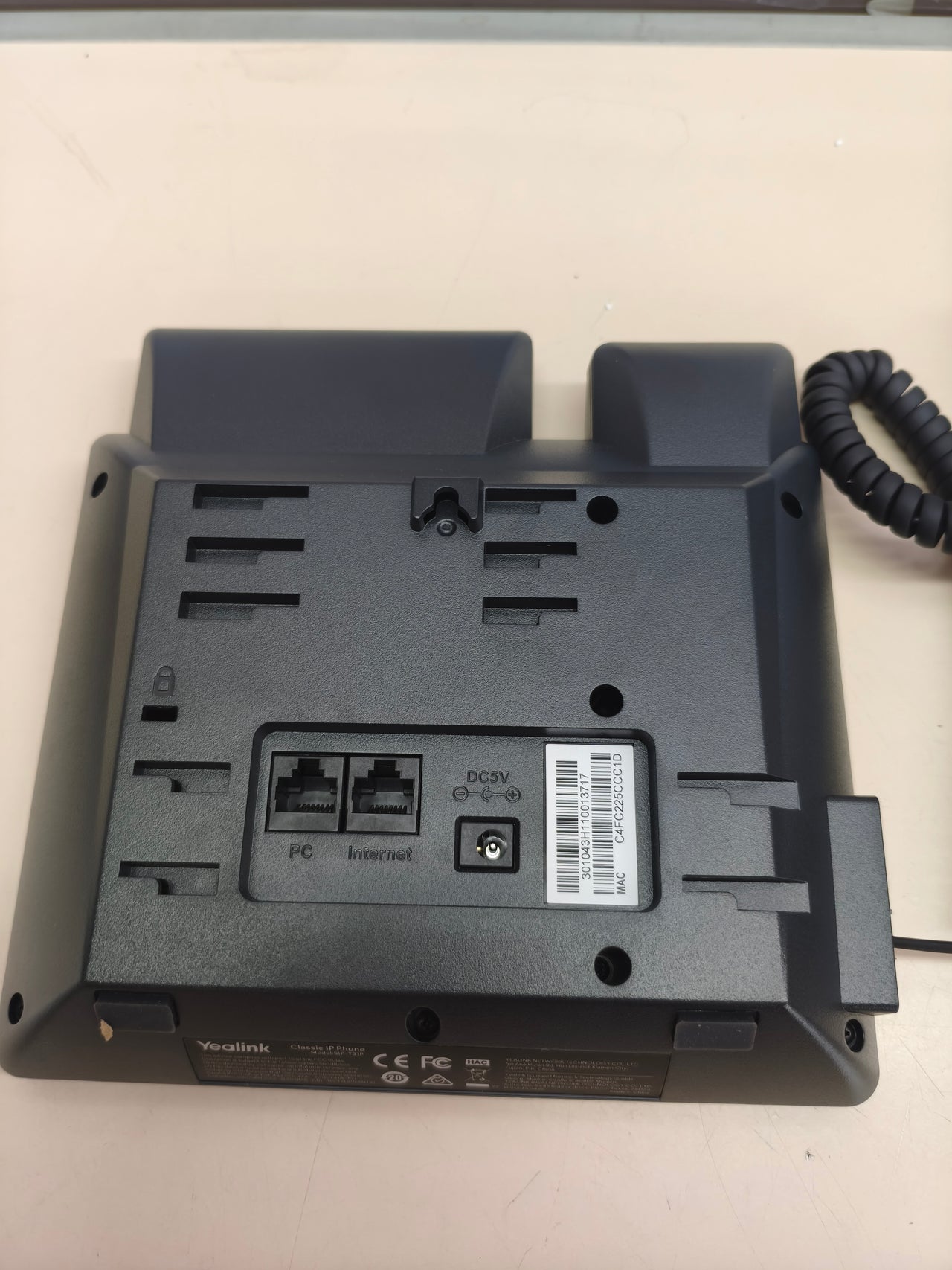 Teléfono fijo IP Yealink T31P con PoE y 2 cuentas SIP.
