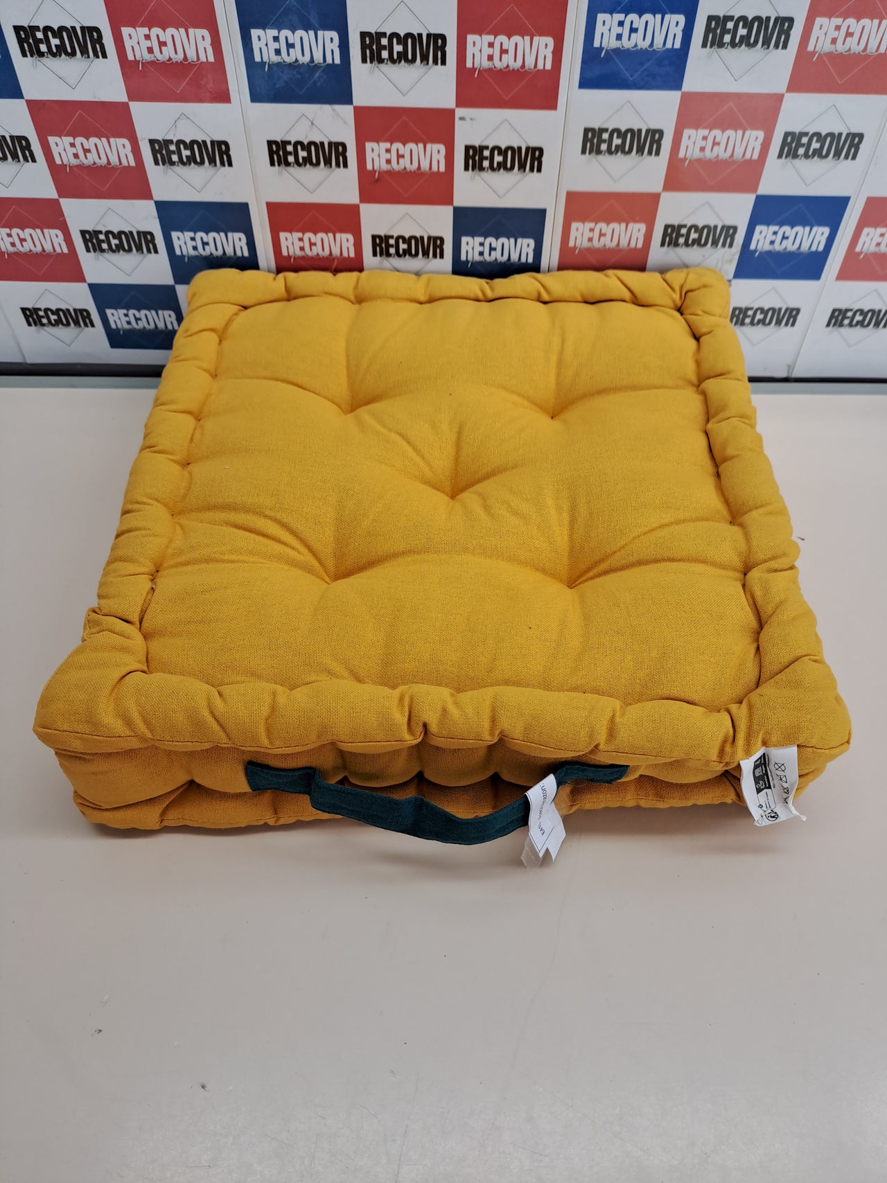 Cojín suelo 40x40 amarillo mostaza asa Atout Ciel