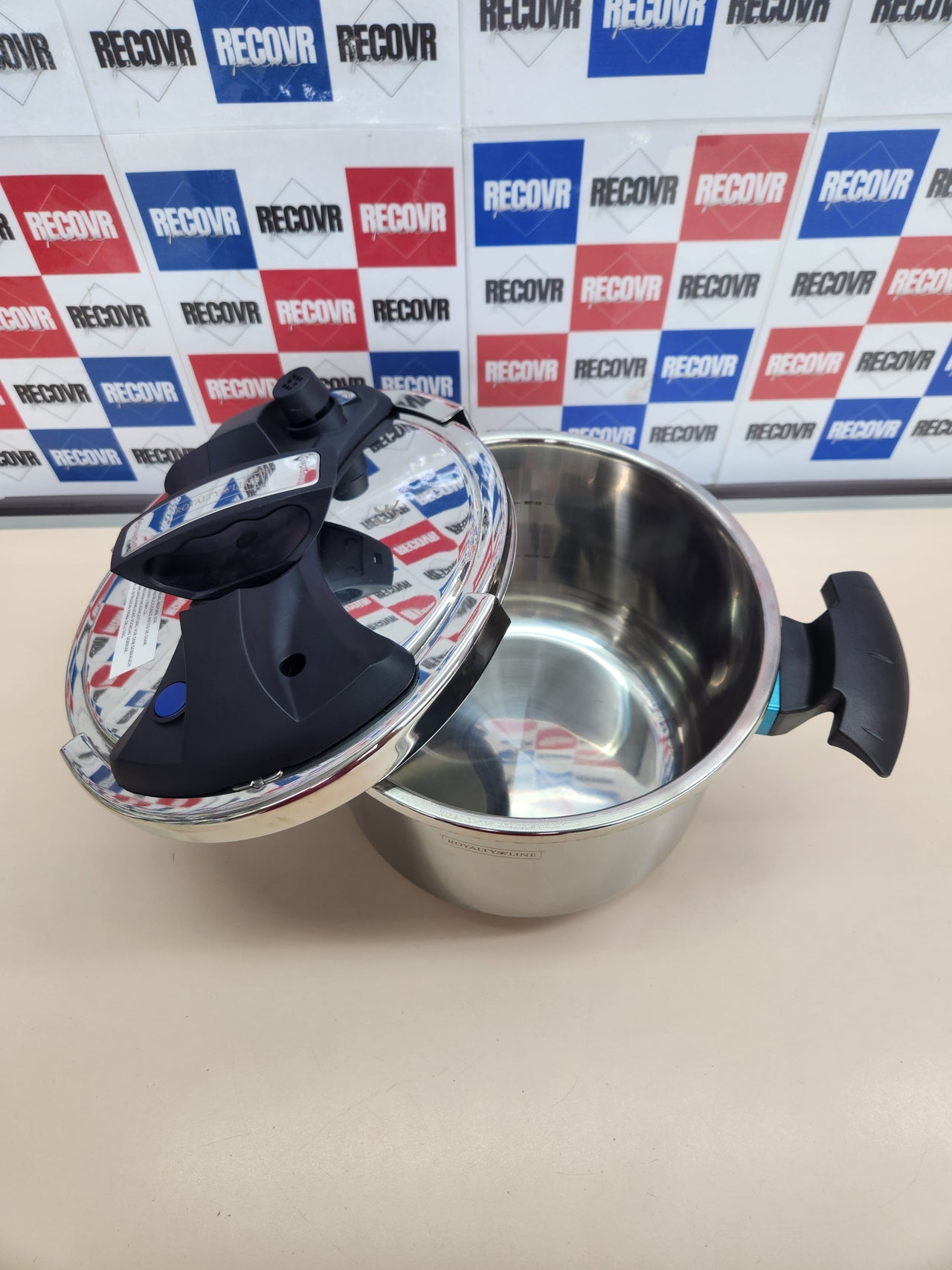 Olla a presión Royalty Line 8L 24cm acero inoxidable con tapa de seguridad y válvula limitadora RL-PS8L