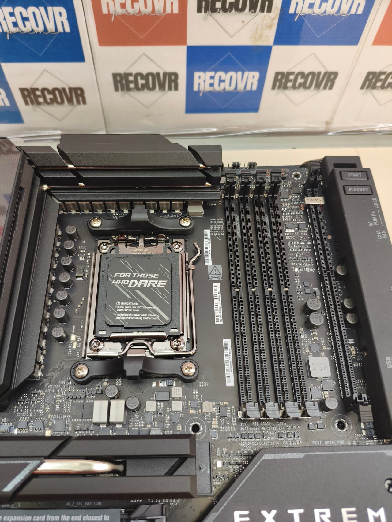 ASUS ROG Crosshair X870E Extreme, placa base AMD E-ATX, DDR5, PCIe 5.0, 5 M.2, Wi-Fi 7, LCD 5"