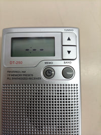 Radio portátil Sangean DT-250 digital AM/FM plateada