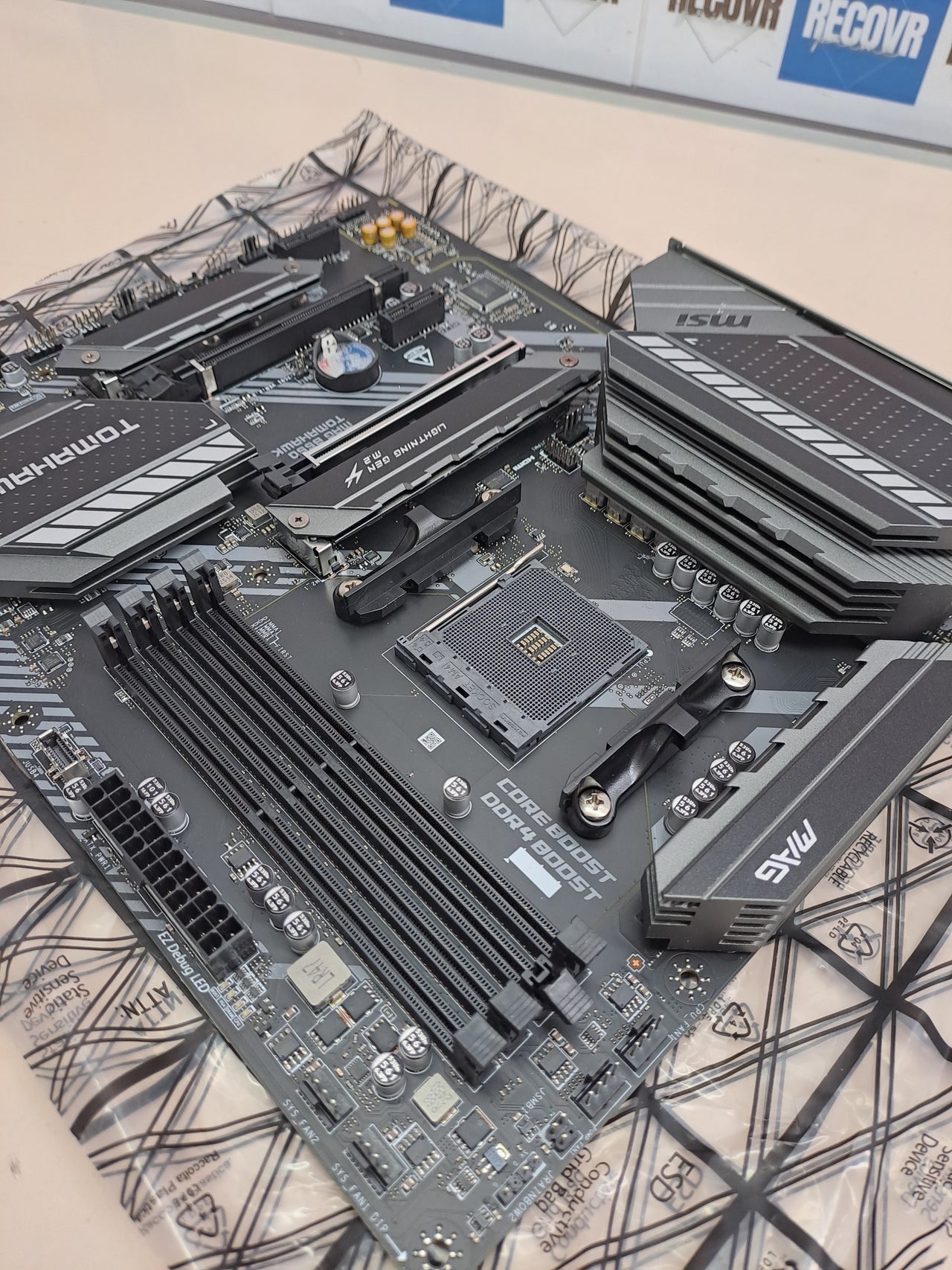 Ryzen placa base MSI MAG B550 Tomahawk AMD  AM4