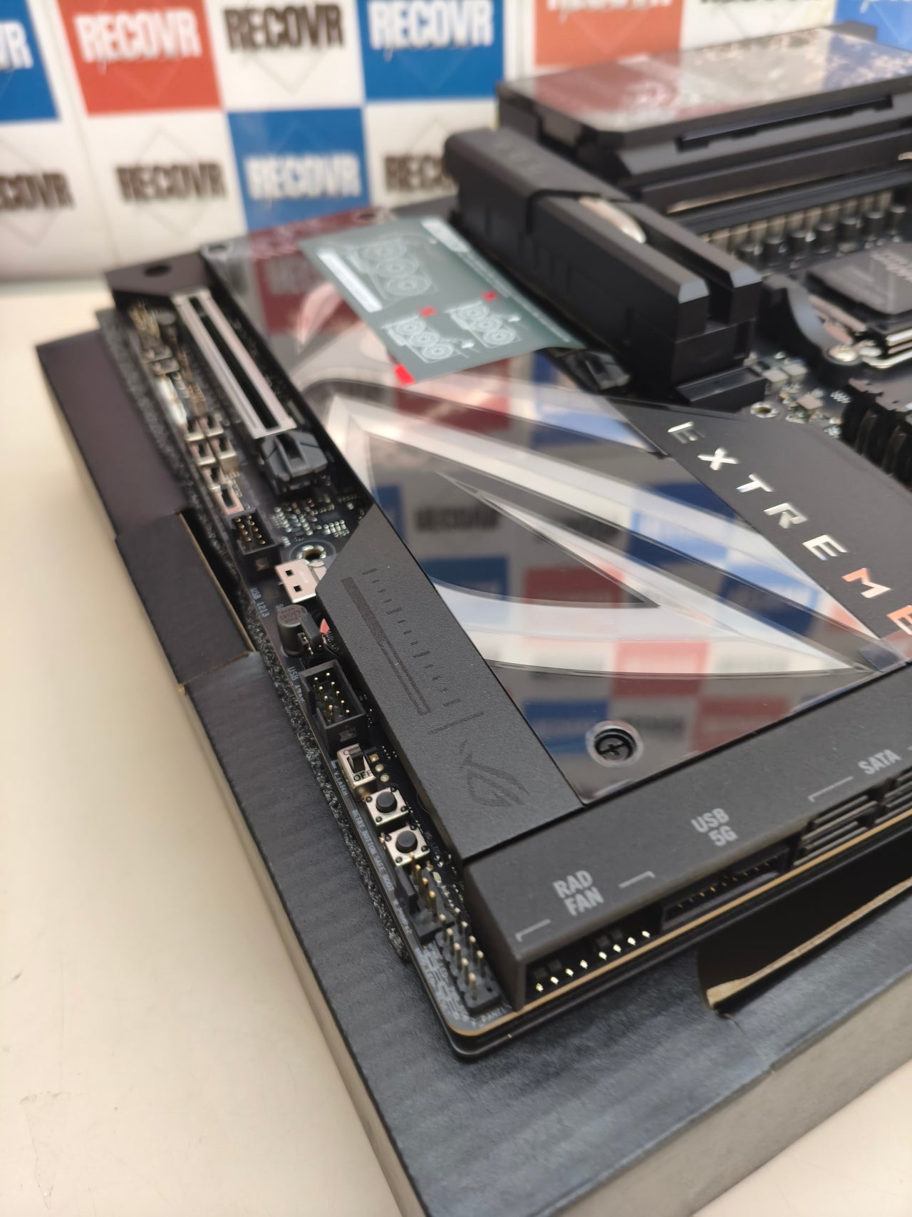 ASUS ROG Crosshair X870E Extreme, placa base AMD E-ATX, DDR5, PCIe 5.0, 5 M.2, Wi-Fi 7, LCD 5"