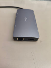 Dock USB-C para portátil con soporte para 3 pantallas