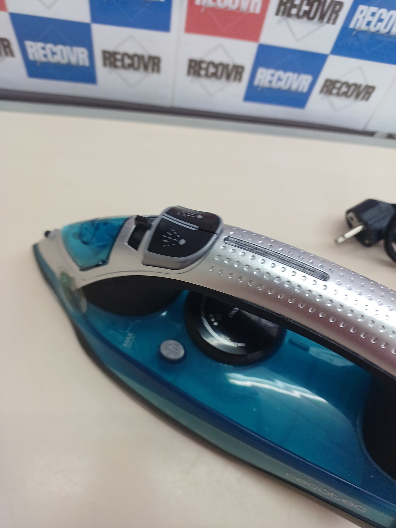 Plancha vapor 2600W 55g continuo 200g golpe Cecotec