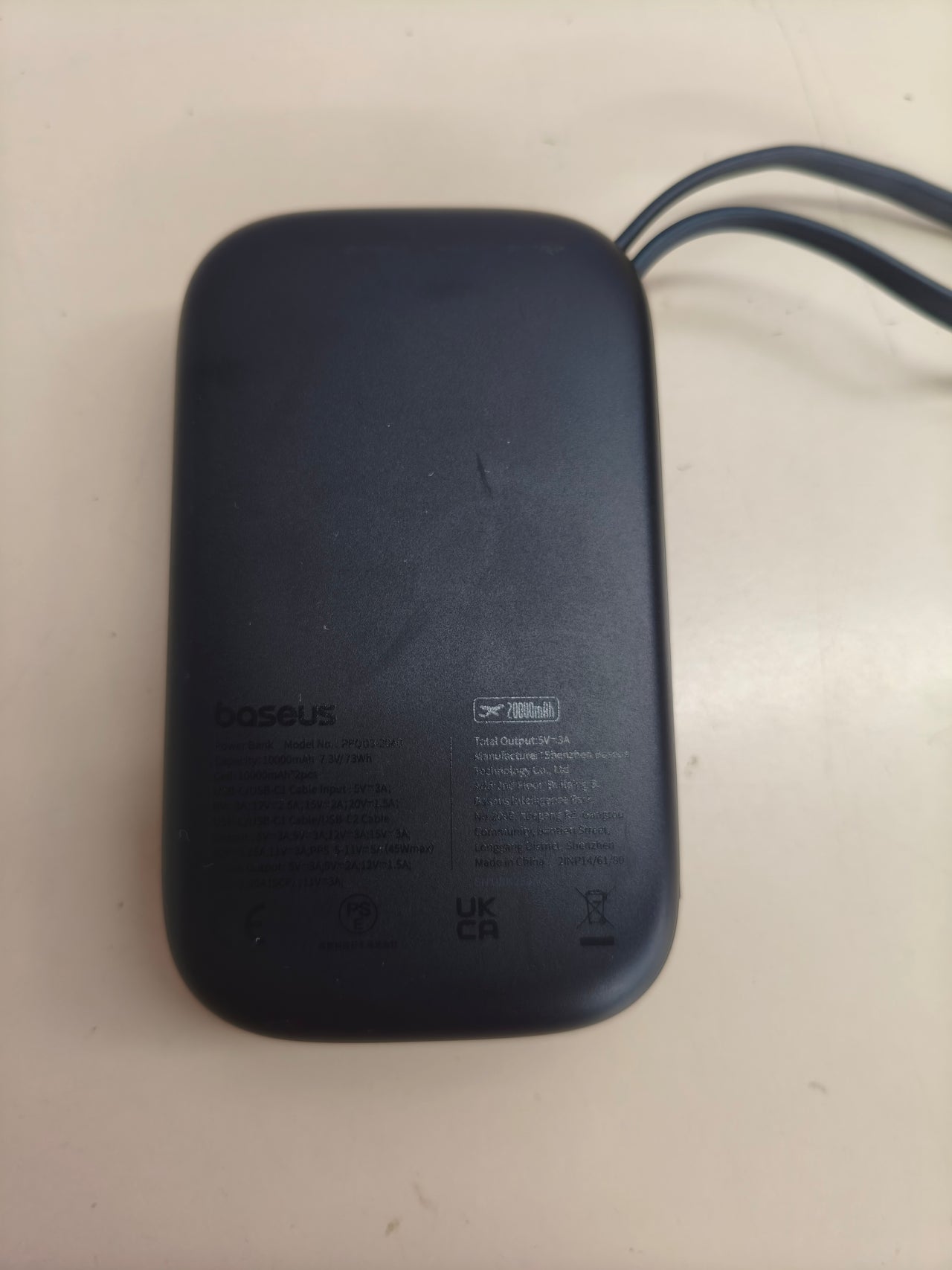 Baseus Powerbank 20.000 mAh, 45 W, con 2 cables USB-C integrados, negro.