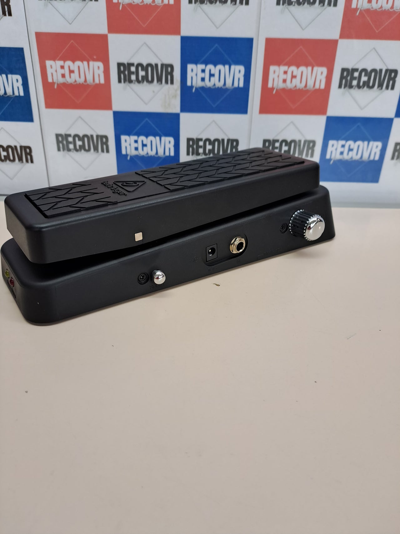 Pedal HELLBABE óptico ajustable con boost para guitarra y bajo