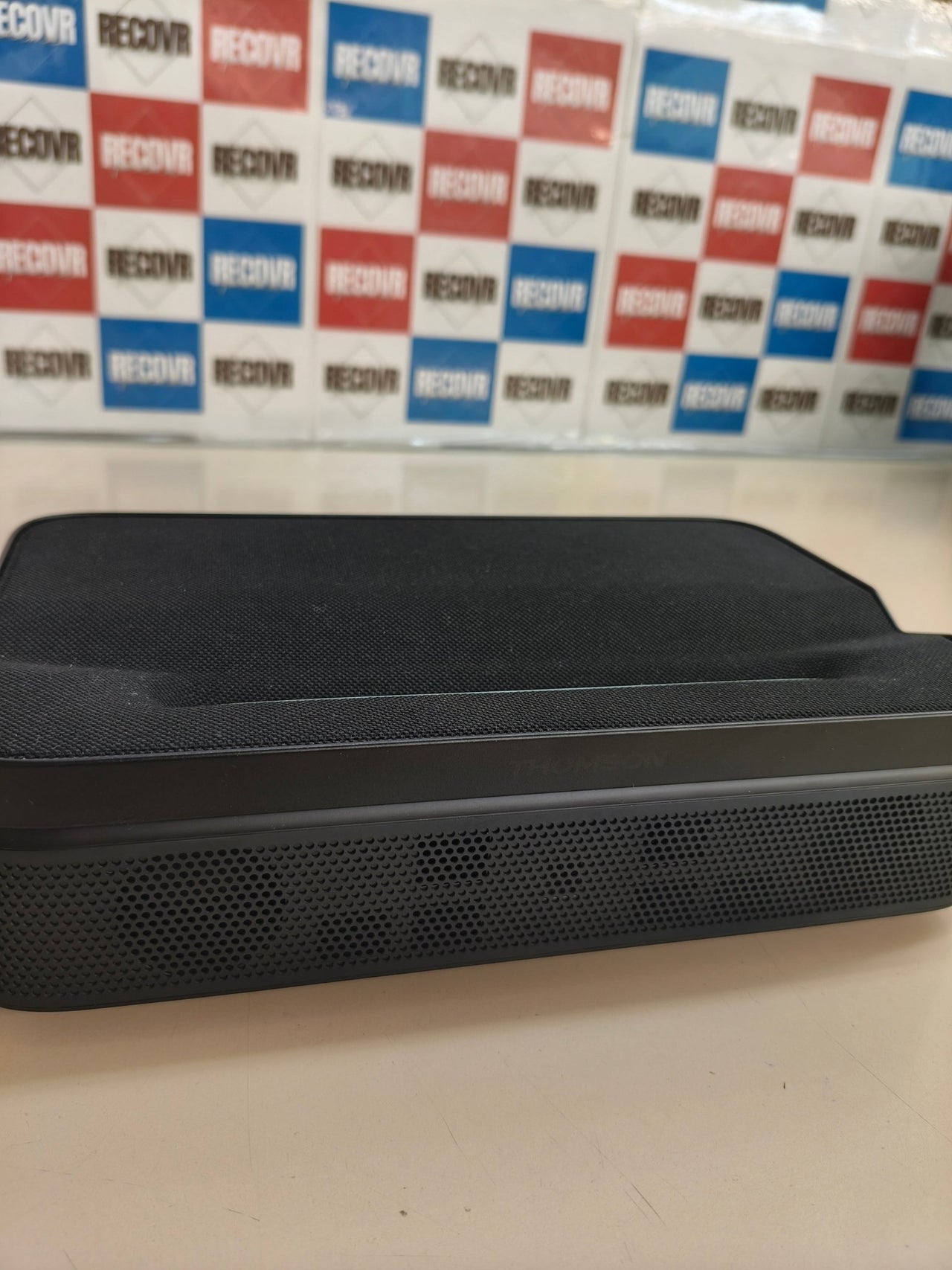 Thomson Sirius PG55B, proyector láser Full HD, Google TV, batería