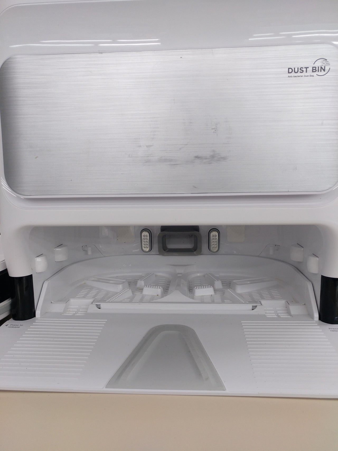 Robot aspirador y friegasuelos Eureka J12 Ultra